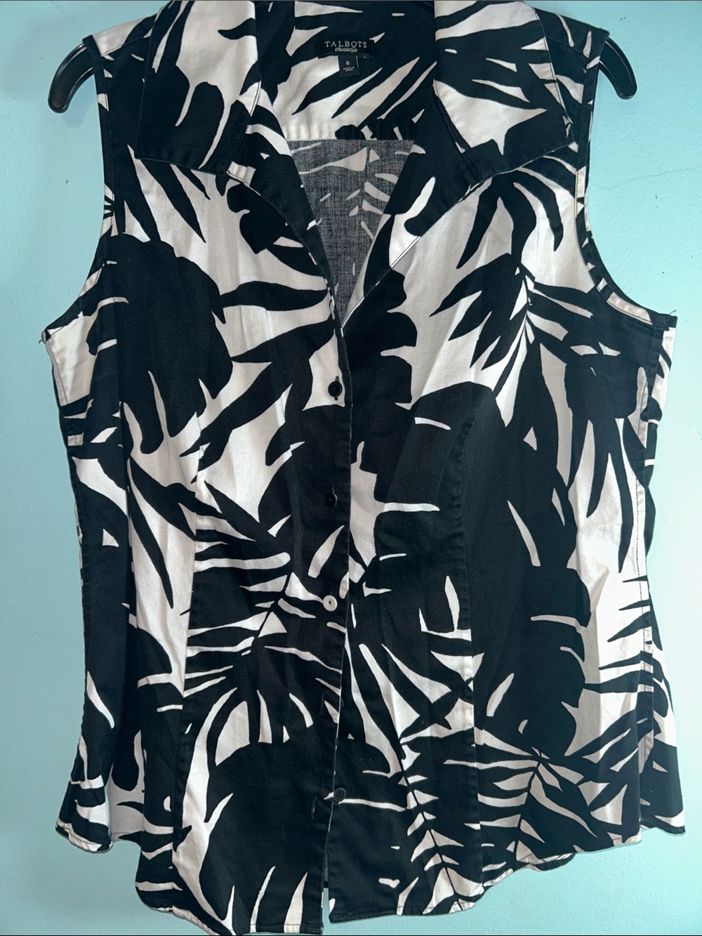Talbots Black & White Sleeveless Button-Front Tropical Print Top